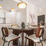 Exclusive Apartment In The Centre With Parking Rems
