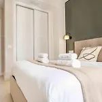Exclusive Apartment In The Centre With Parking Rems