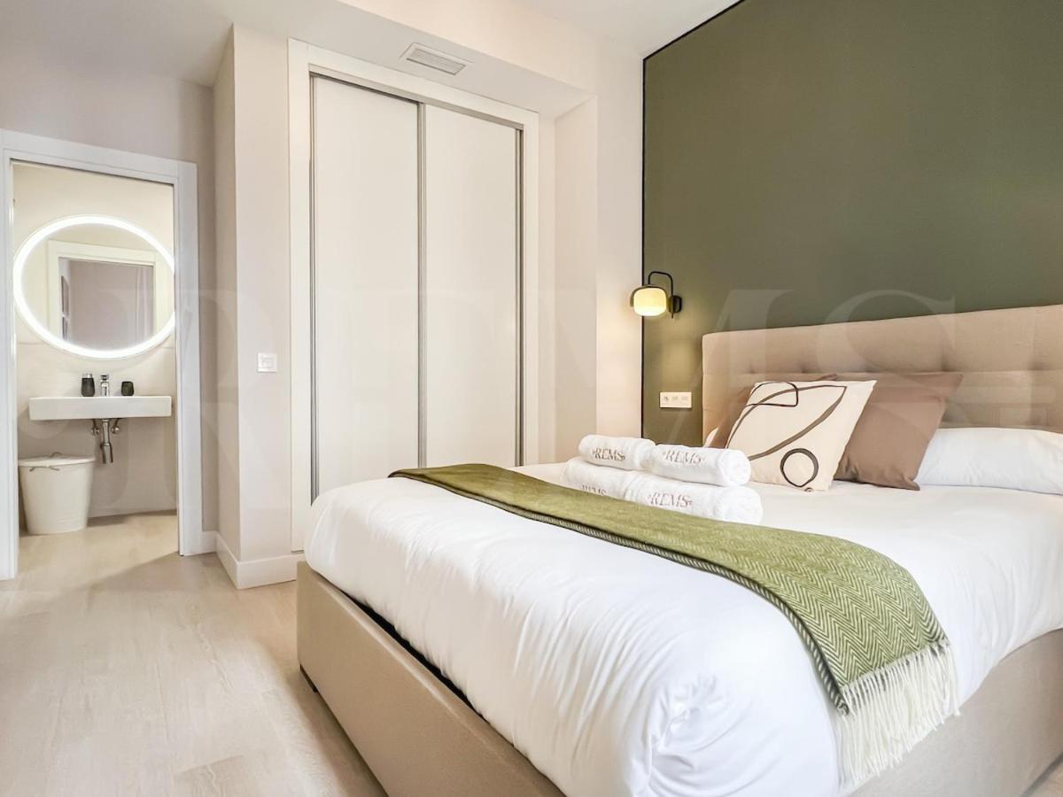 Exclusive In The Centre With Parking Rems Apartment *