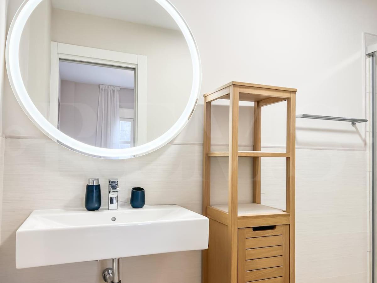 Exclusive In The Centre With Parking Rems Apartment *
