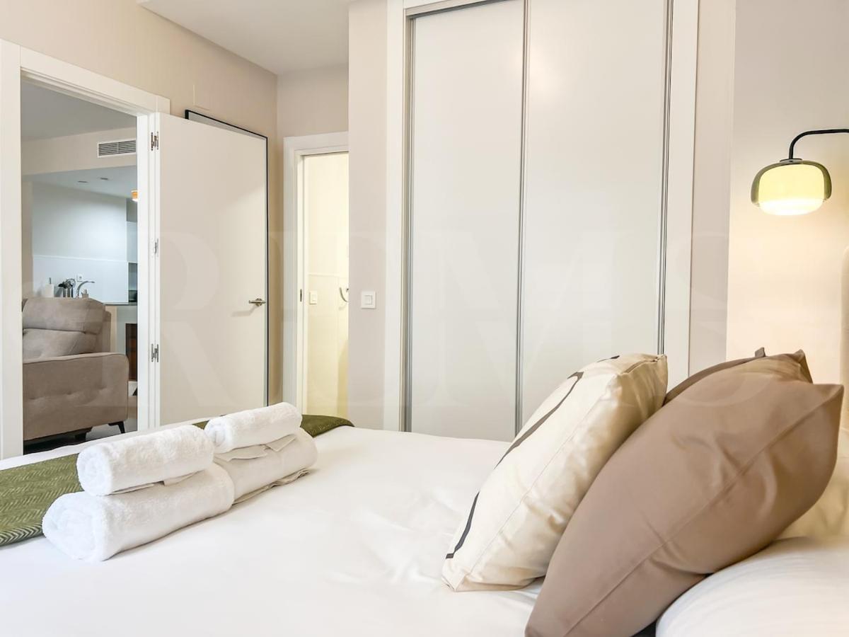 Exclusive In The Centre With Parking Rems Apartment *