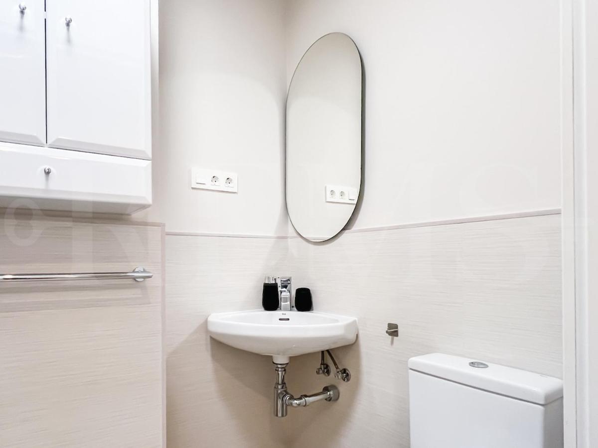 Exclusive In The Centre With Parking Rems Apartment *