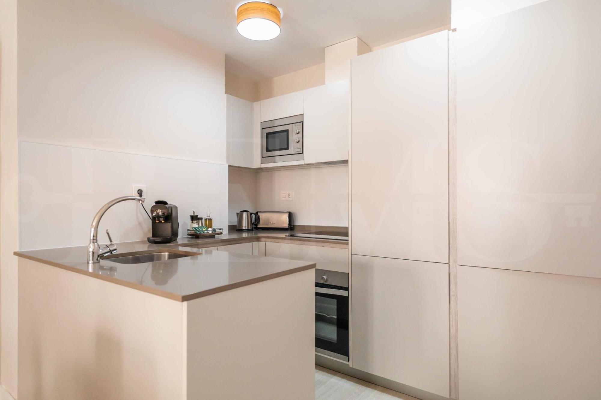 Exclusive In The Centre With Parking Rems Apartment *