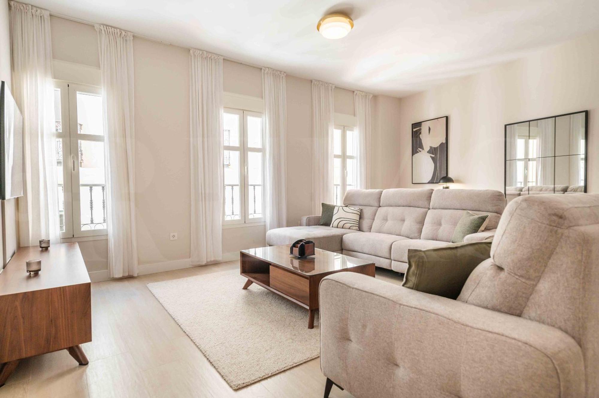 Exclusive In The Centre With Parking Rems Apartment *
