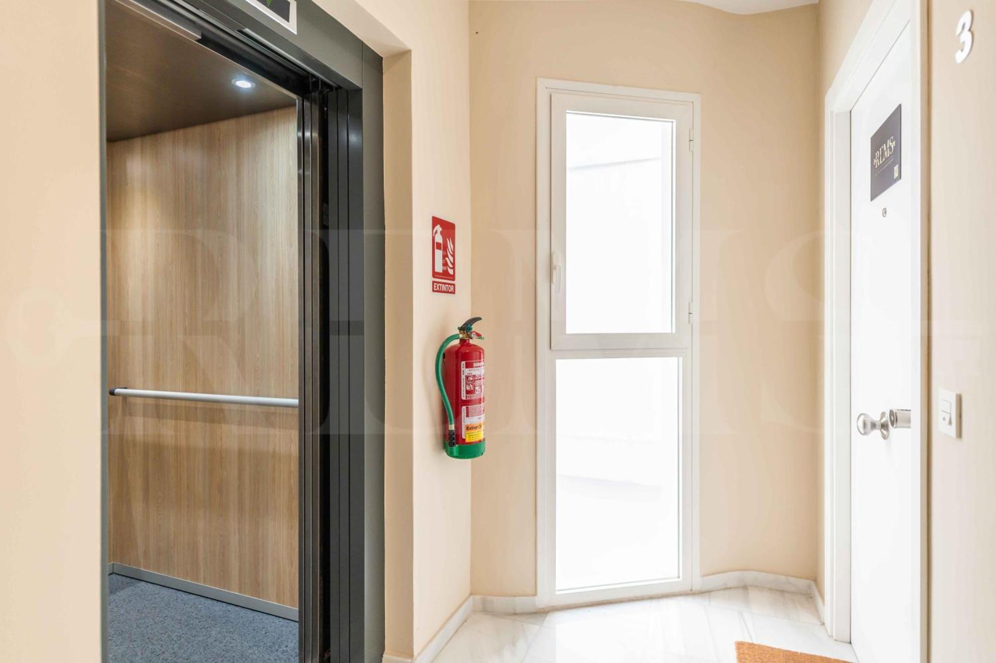 Exclusive In The Centre With Parking Rems Apartment *