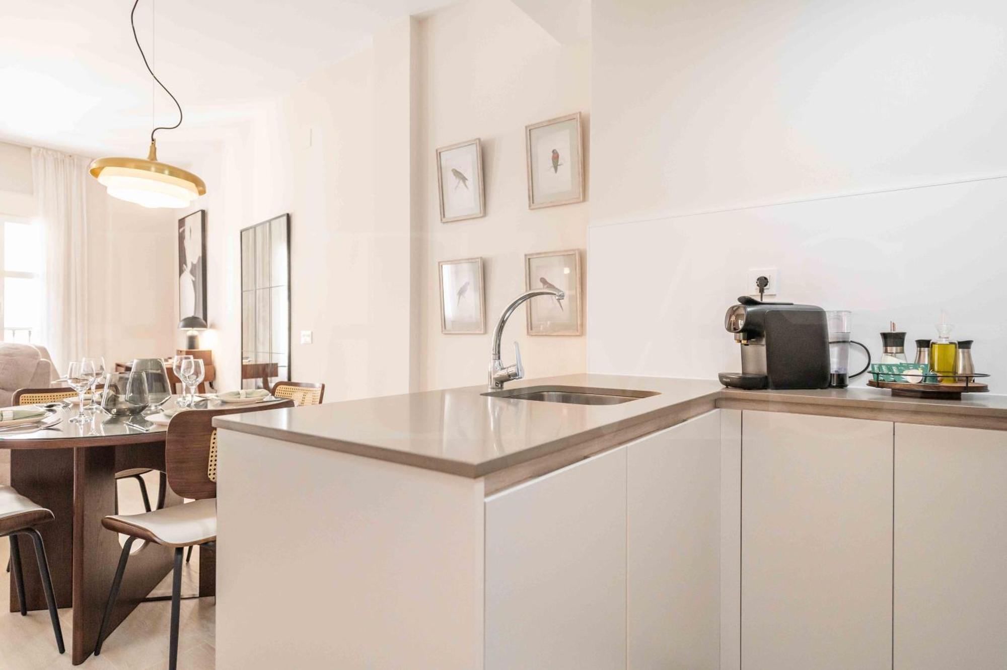Exclusive In The Centre With Parking Rems Apartment *